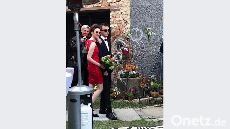 Eleganz in Rot und Schwar für den Auftritt am Abend, moderiert von Franz Bäumler. Bild: ubb