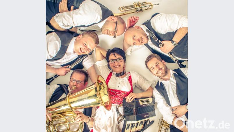 In Ebermannsdorf mit dabei: Die Alfelder Musikanten. Bild: exb