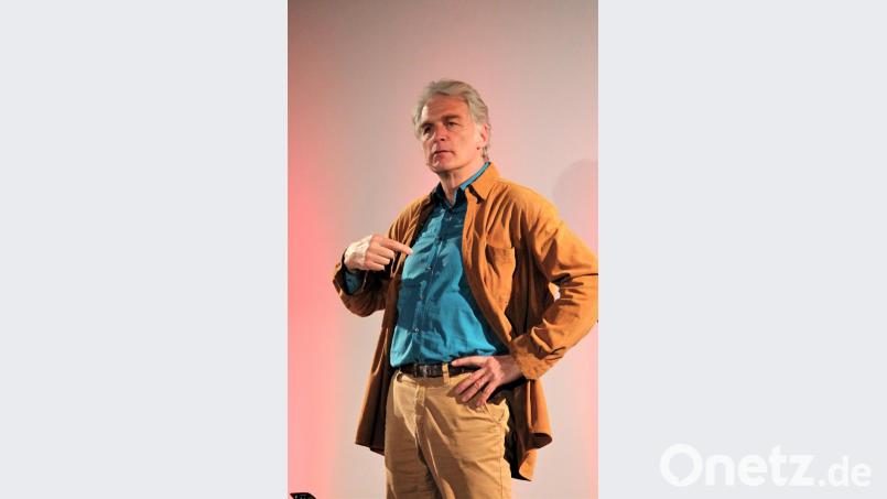 Walter Sittler begeisterte zum Abschluss der Weidener Literaturtage mit seiner Hommage an Dieter Hildebrandt Bild: stg