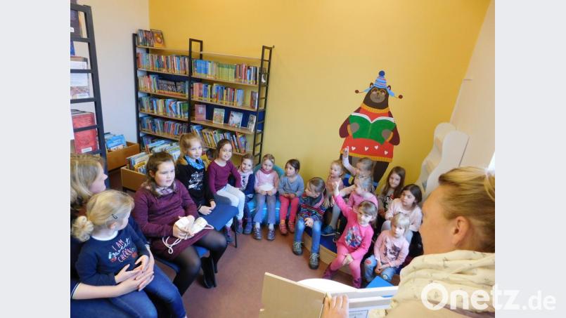 Mit Feuereifer machen sich die Kleinen Gedanken um die Bedeutung von Ostern. Bild: exb