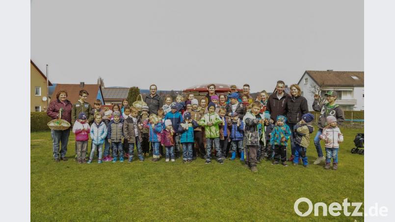 Die Anwohner haben selbst angepackt und ihren &quot;Lauserbühl-Spielplatz&quot; wieder auf Vordermann gebracht. Viele Kinder kamen zur Osterhasen-Aktion der Spielplatzvereinigung und nahmen die instand gesetzten Spielgeräte in Beschlag. Bild: rw