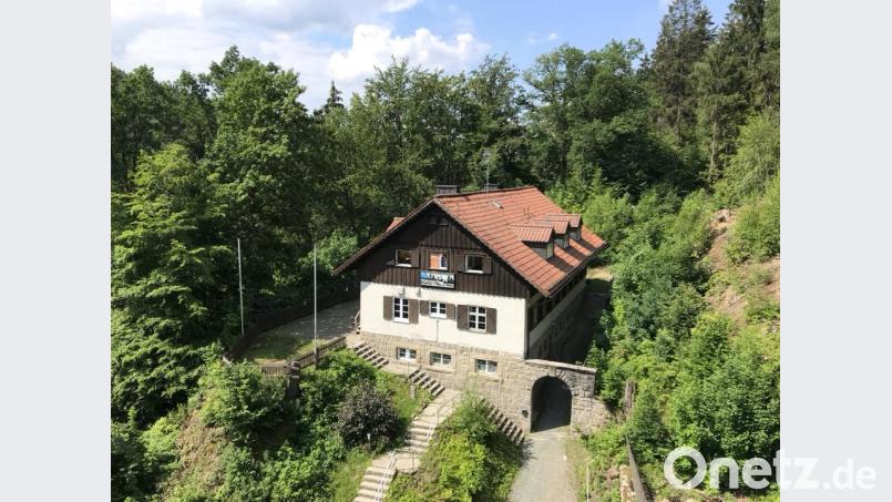 Die Pfadfinder renovieren momentan die Blockhütte am Fischerberg. Bild: exb