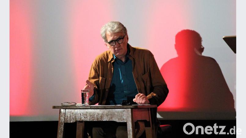 Walter Sittler begeisterte zum Abschluss der Weidener Literaturtage mit seiner Hommage an Dieter Hildebrandt Bild: stg