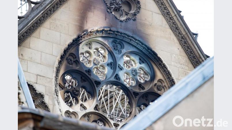 Die verkohlte Fassade der Pariser Kathedrale Notre-Dame. Bild: Marcel Kusch