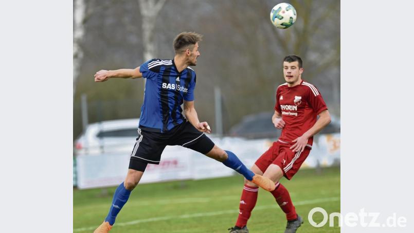 Beim 3:1-Sieg der SpVgg SV Weiden erzielte Benjamin Werner (links) alle drei Tore. Bild: Alfred Schwarzmeier