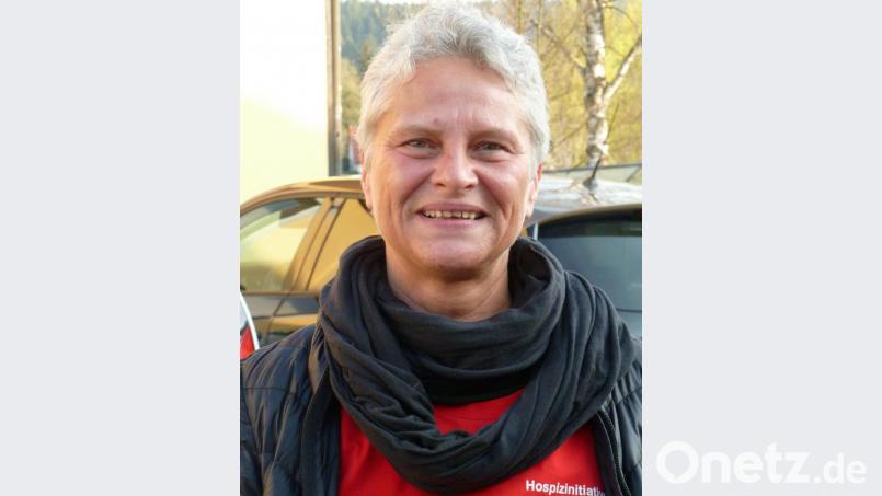 Manuela Singer-Bartos koordiniert die Einsätze der ehrenamtlichen Hospizbegleiter im Landkreis und organisiert Weiterbildungen und Aktionen wie „Schule und Hospiz“. Bild: Portner
