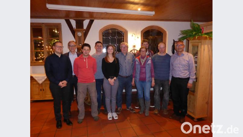 Die Mitglieder des Vorstands der Teilnehmergemeinschaft Dorferneuerung Kondrau nach der Wahl im Gasthof Sommer. Bild: exb