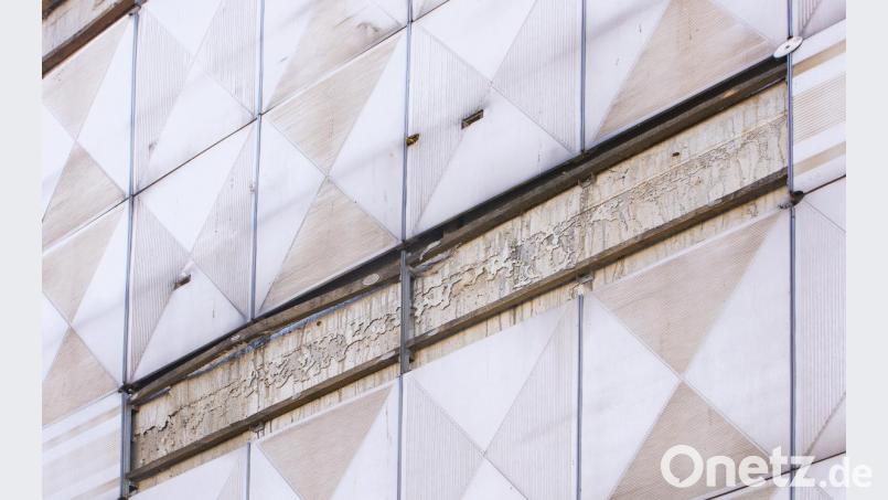 Die Fassade der Storg-Immobilie ist schadhaft. Bild: Thilo Hiersttter