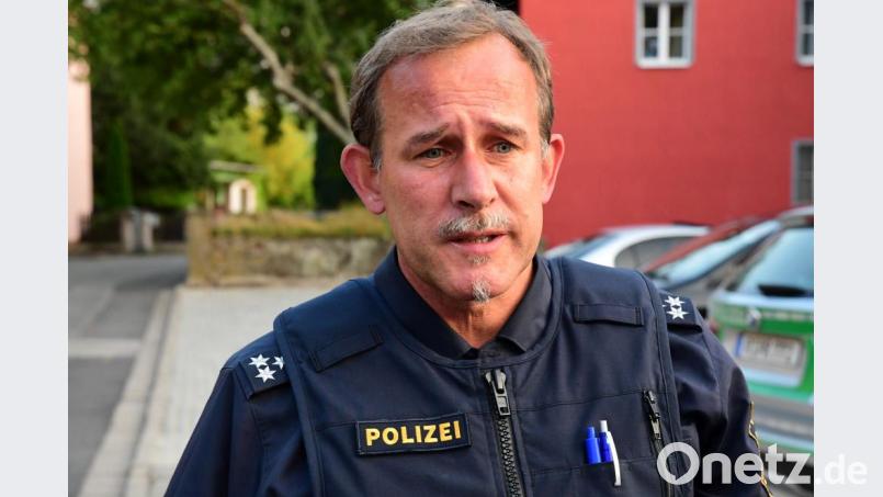 Michael Kernebeck ist Leiter der Polizeiinspektion Sulzbach-Rosenberg Am Dienstag stoppt er einen notorischen Schwarzfahrer in seiner Freizeit. Bild: Petra Hartl