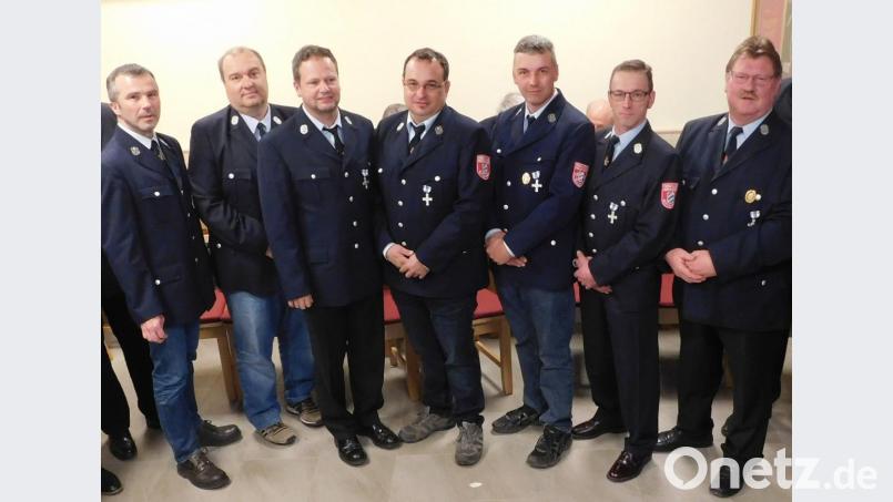 25 Jahre im aktiven Dienst sind Stefan Nickl, Harald Biersack, Holger Krauß, Markus Bauer, Stefan Kausler und Norbert Kaußler (von links). Bild: hai