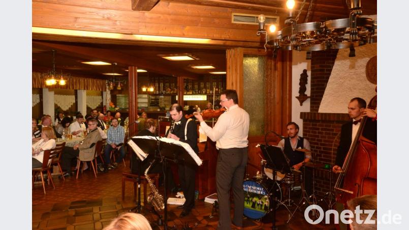 Das Salonensemble &quot;Csardasparadies&quot; begeistert beim Salonabend im Hotel &quot;Regina&quot; die Besucher mit einem wunderbaren und abwechslungsreichen Programm. Bild: bey