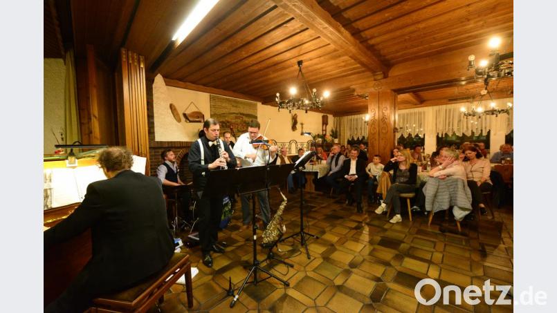 Das Salonensemble &quot;Csardasparadies&quot; begeistert beim Salonabend im Hotel &quot;Regina&quot; die Besucher mit einem wunderbaren und abwechslungsreichen Programm. Bild: bey