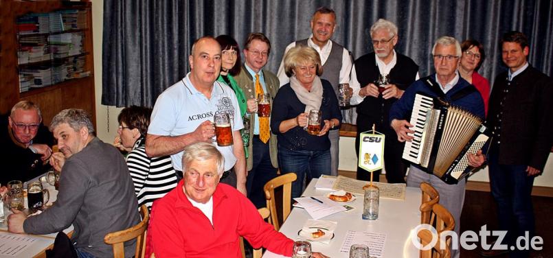 Beim Bockzoiglanstich im evangelischen Gemeindehaus sind Gemütlichkeit und Geselligkeit Trumpf. Bild: R. Kreuzer