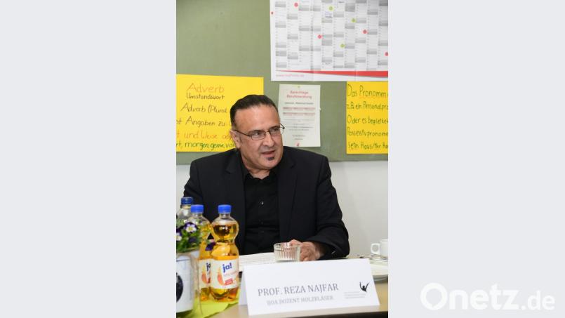 Professor Reza Gajfar spricht sich nach seinem erstmaligen Aufenthalt in Pleystein ganz deutlich für den Fortbestand der Akademie aus. Bild: bey