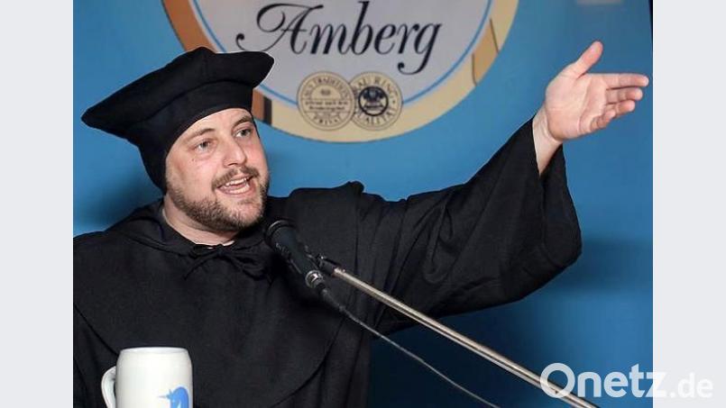 Schlüpfte schon in viele Rollen: Matthias Schöberl als Fastenprediger Barnabas. 2018 trug er - passend zum Reformationsjubiläum - ein Lutherbarett. Bild: Wolfgang Steinbacher