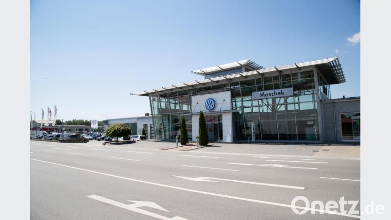 Das Autohaus Maschek verlässt den Standort an der Regensburger Straße. Hier soll ein Supermarkt entstehen. Bild: Hösamer
