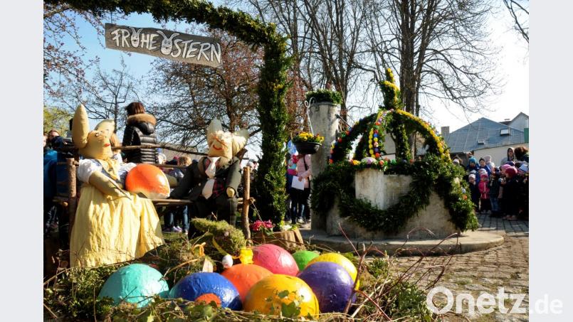 Der Obst- und Gartenbauverein Raigering-Aschach ist eine von vielen Gruppen, die im Landkreis Amberg-Sulzbach einen Osterbrunnen schmückt. Bild: Stephan Huber