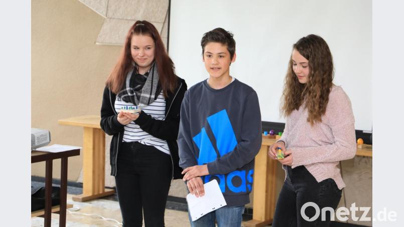 Die Schüler stellten ihre Werkstücke vor. Bild: njn