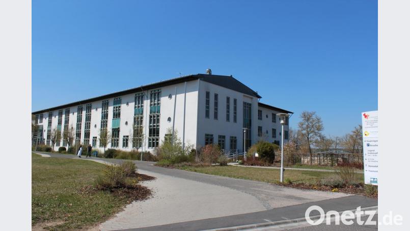 Nach den Worten von Vorstand Klaus Emmerich ist die St. Johannes Klinik nicht irgendein Krankenhaus: &quot;Es ist ein Haus mit sehr persönlichem Flair.&quot; Elisabeth Kolleng, die Vorsitzende des Fördervereins: “Wir können uns glücklich schätzen, ein leistungsfähiges Krankenhaus vor der Tür zu haben.” Bild: cs