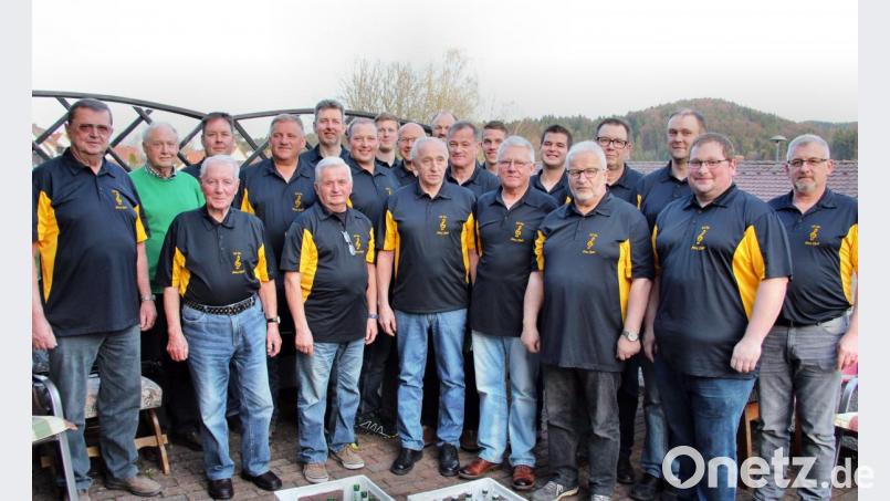 Dem Gesangverein Etzelwang ist es eine Ehre, seinem früheren Vorsitzenden und leidenschaftlichen Tenor harmonievoll zu gratulieren. Bild: ds