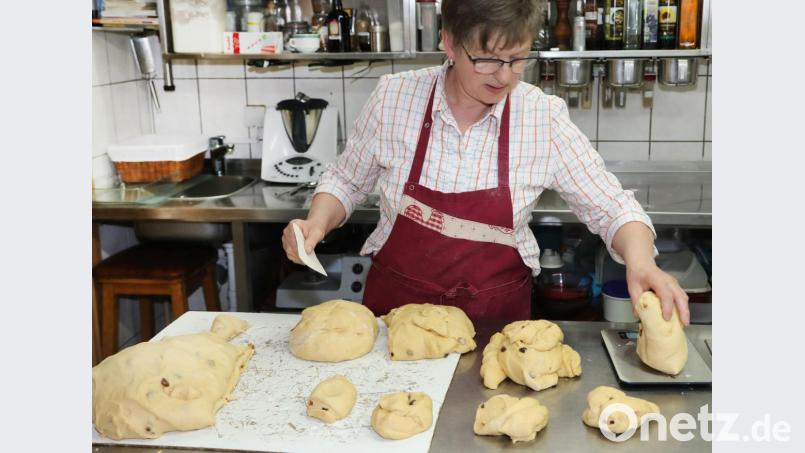 Nach dem Formen von Pfundlaiberln darf der Hefeteig noch ein zweites Mal gehen.. Bild: Gerhard Götz