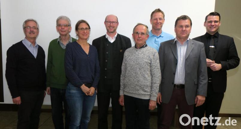 Karl Bley, Wolfgang Nowak, Silke Lohr, Christian Weiß, Georg Doll, Christian Meyer, Armin Wild und Thomas Ebeling (von links) bilden den Vorstand des Landschaftspflegeverbandes. Bild: Hirsch