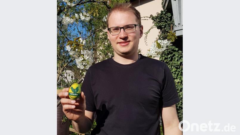 Ein Federvieh ziert passender Weise das Ei von Landwirt Jakob Walberer (23) aus Schwarzenbach bei Pressath. Angemalt hat es seine Schwester Eva. Bild: Sonja Kaute