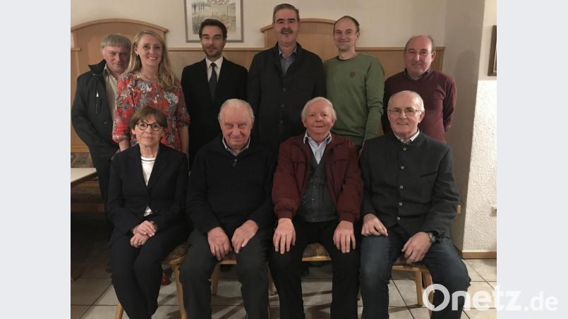 Langjährige Zugehörigkeit wird belohnt: Der CSU-Ortsverband dankt treuen Mitgliedern. Bild: eig