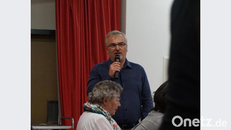 Vorsitzender Georg Besold stellt das Gemeinschaftsprogramm vor. Bild: kaz