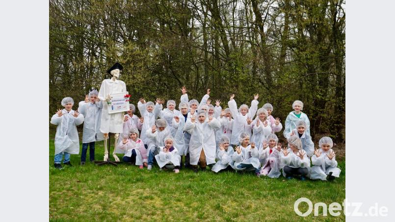 Zeigt her eure Hände: Die Erstklässle kennen sich jetzt in puncto Händewaschen aus. Bild: exb/Seidl/OTH Amberg-Weiden