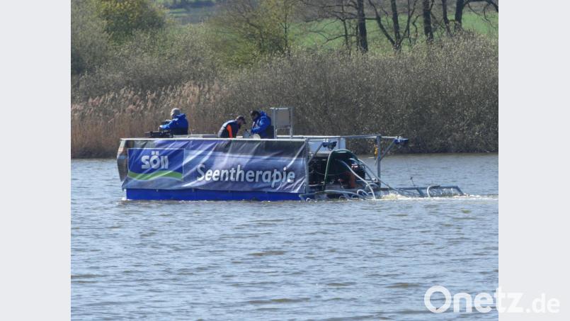 7,5 Tonnen SchlixXplus &quot;pflügte&quot; das Seentherapie-Boot der Firma Söll in den Rußweiher. Bild: rn