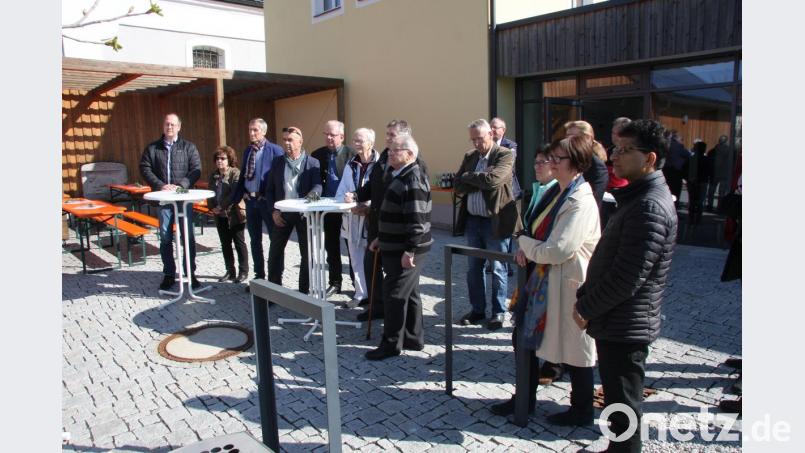 Fünf Jahre Markthaus: Mit einem kleinen Festakt beim Dorfladen fand das Jubiläumsprogramm seinen Abschluss. Bild: wro