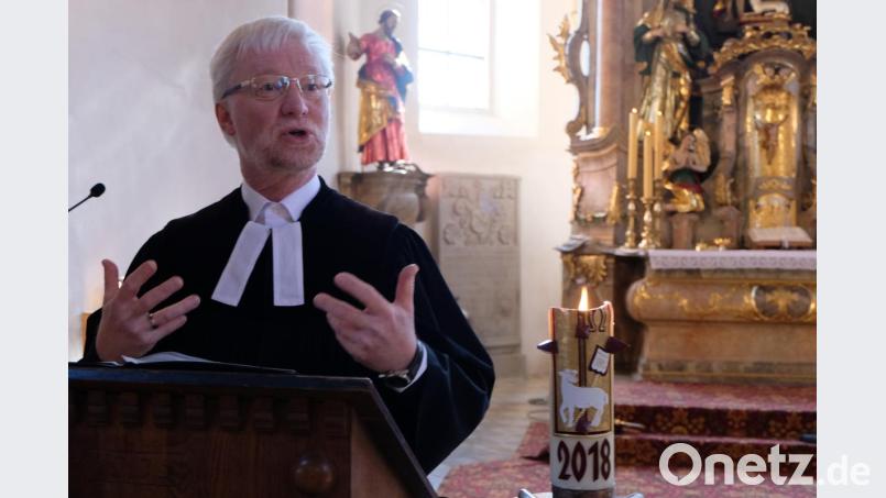 Pfarrer Wilfried Römischer beeindruckt mit seiner Predigt beim Karfreitagsgottesdienst. Bild: le