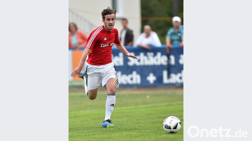 Andreas Koppmann hätte in Donaustauf beinahe den zwischenzeitlichen Ausgleich erzielt. Aber der Schiedsrichter verweigerte dem Treffer wegen vermeintlichen Foulspiels die Anerkennung. Bild: A. Schwarzmeier