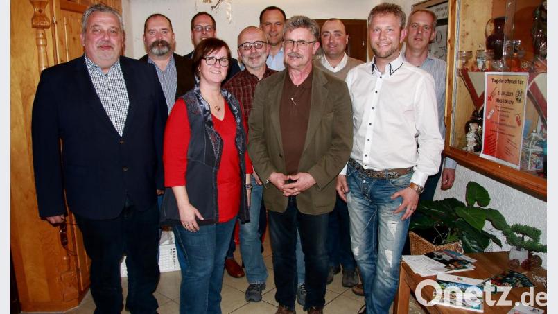 Der CSU-Ortsverband blickt mit seiner Führungsmannschaft optimistisch nach vorne. Im Bild von links: Markus Troesch, Jörg Knegten, Harald Bächer, Andrea Hecht, Wolfgang Dutz, Maximilian Heinzl, Wolfgang Braun, Willi Staufer, Andreas Günthner und Markus Vogl. Bild: wro
