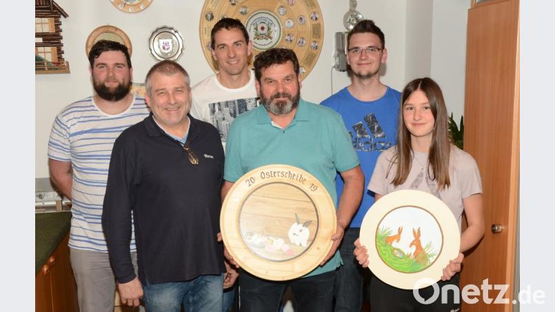 Von links: Pistolenmeister Markus Huber, Schützenmeister Werner Grünthaler, Glück-Gewinner Jörg Grädler, Osterscheibengewinner Hans Sperber, Meister Sebastian Grünthaler und Jugendscheibengewinnerin Luisa Sperber. Bild: ker