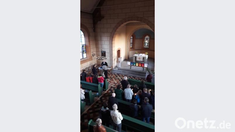 Feier der Osternacht in der evangelischen Gemeinde Mitterteich. Bild: exb