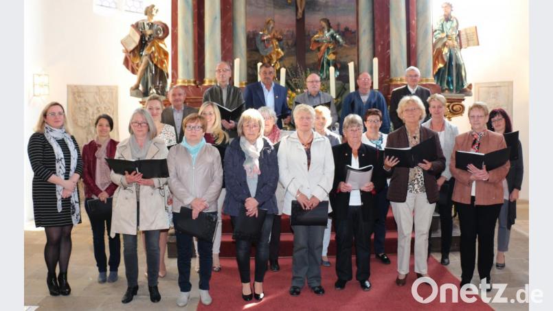 Der Kirchenchor unter der Leitung von Manuela Brand umrahmte den Gottesdienst. Bild: rpp