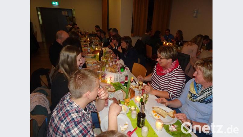 Gut besucht war die Agape im Pfarrsaal. Bild: hm