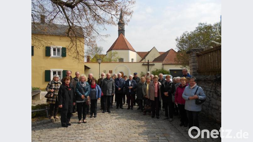 Die Schlammersdorfer Senioren vor der Dietfurter Klosterkirche. Bild: exb