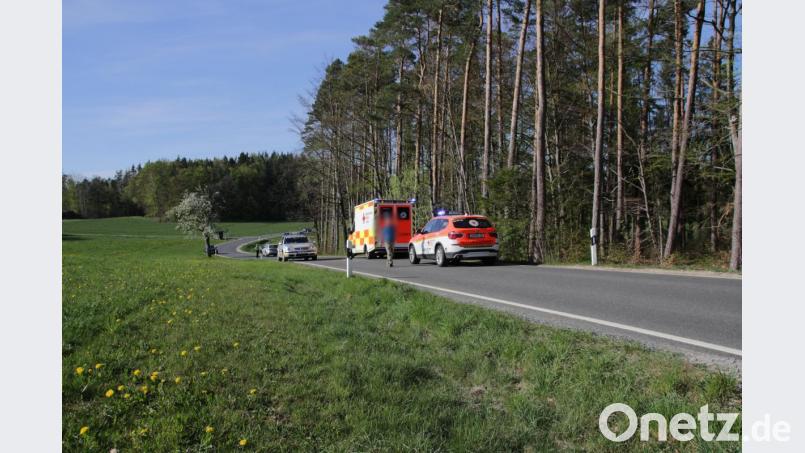 Einsatzkräfte an der Unfallstelle Bild: jma