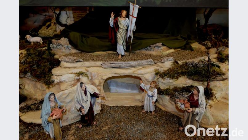 Die neuen vier handgeschnitzten Figuren der Volkskrippe zeigen die biblische Szene der "Auferstehung". Bild: le