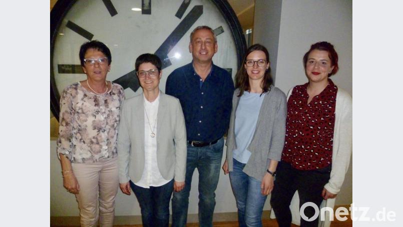 Auf ihnen lastet eine große Verantwortung, um den Förderverein Flika am Amberger Klinikum St. Marien weiter erfolgreich zu führen (von links): Vorsitzende Margit Meier, ihre Stellvertreterin Michaela Leitl, Schatzmeister Oskar Schmidt, Schriftführerin Christine Hecht und Beisitzerin Susanne Strobl. Bild: usc