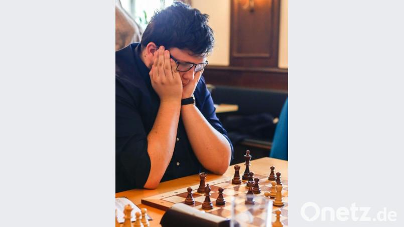 Schachspieler Tobias Brunner war konzentriert bei der Sache. Bild: exb