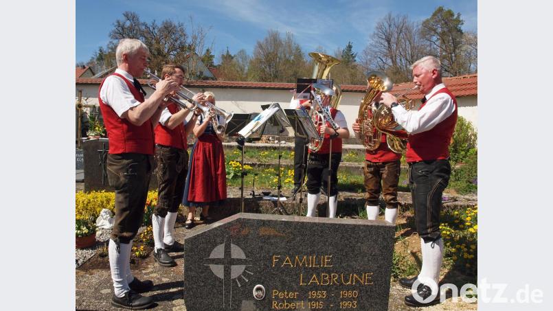 Eine kleine Besetzung der Jura-Blaskapelle Pilsheim spielte beim Gottesdienst. Bild: sön