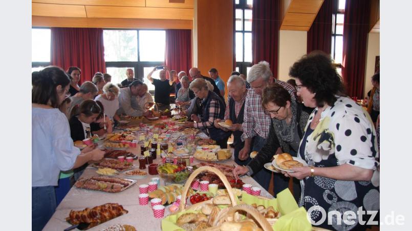 Beim Osterfrühstück im Pfarrzentrum wurden alle Geschmäcker bedient. Bild: wro