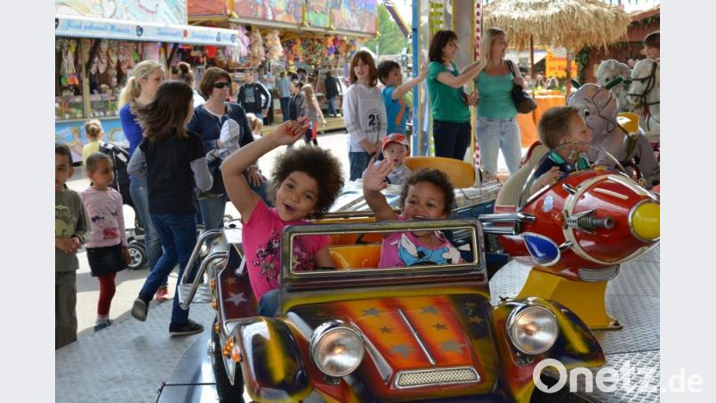 Beim Frühlingsfest haben viele Besucher ihren Spaß. Archivbild: puh