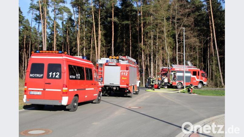 Einsatzfahrzeuge an der Brandstelle. Bild: jma