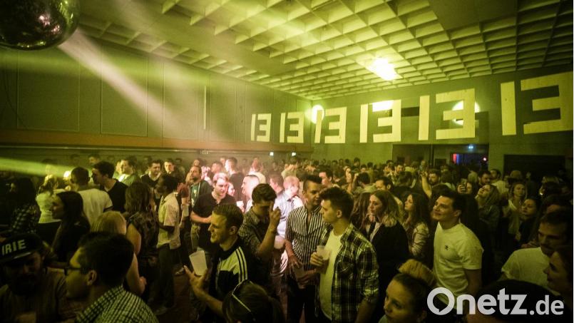 Ach, du dickes Ei: 500 Besucher bevölkern das Jugendzentrum bei der sechsten „Eieiei“-Ostersause. Bild: Lukas Meister