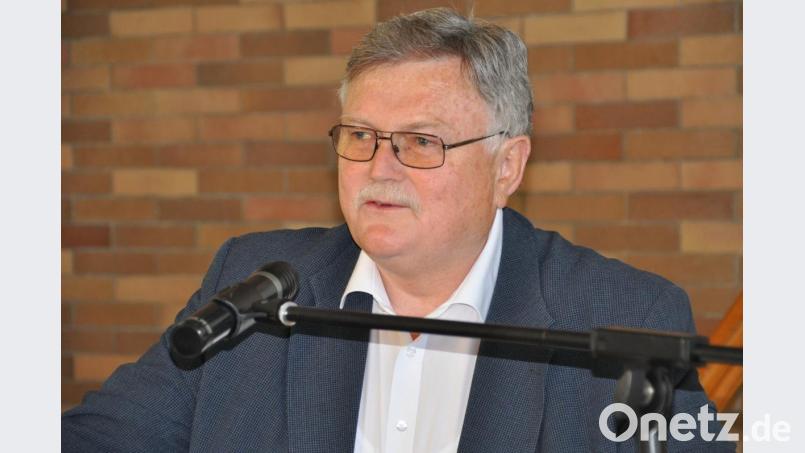 Bürgermeister Manfred Porsch stellt die geplanten Vorhaben der Gemeinde vor. Bild: ak